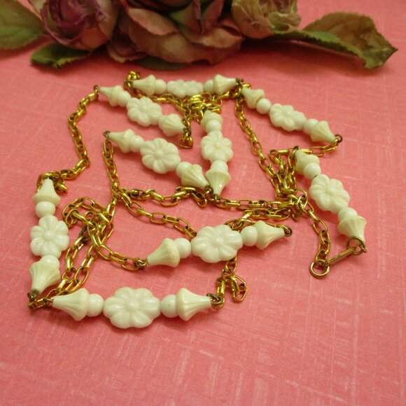 HOBE 53" Floral Milk Glass Gold Chain Convertible Necklace ~ VINTAGE Designer - Picture 8 of 14